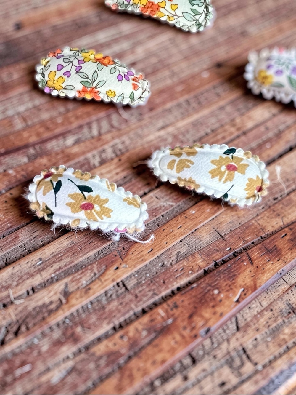 Floral Fabric Covered Scalloped Snap Hair Clips Cottagecore Liberty Style Set - Picture 9 of 13